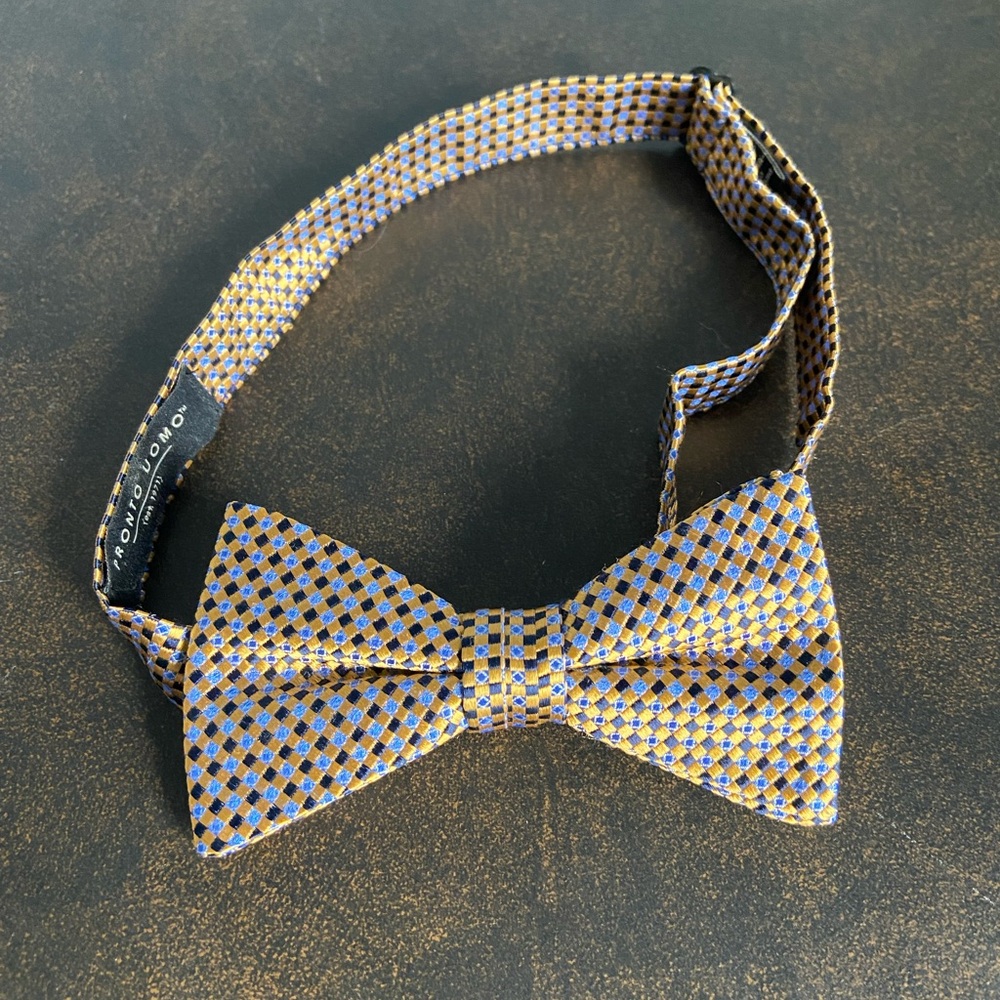 Men’s diamond like bow tie